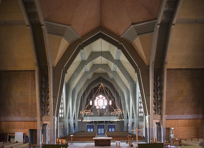 Vue de la nef depuis le choeur.