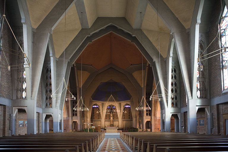 Vue du choeur et des chapelles.