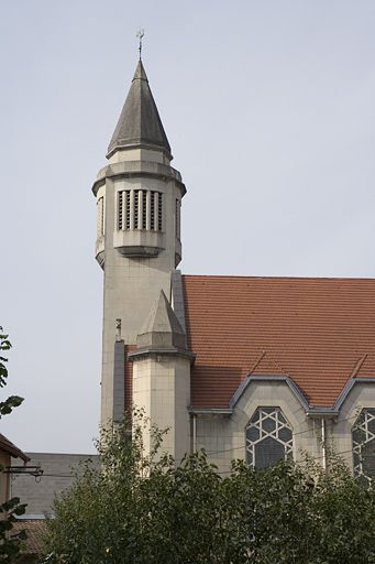 Vue générale de la partie avant de l'église.