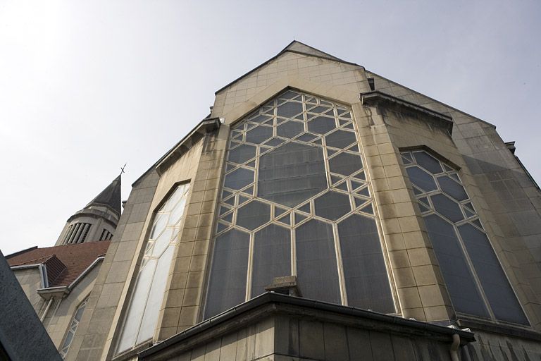 Vue extérieure d'une chapelle.