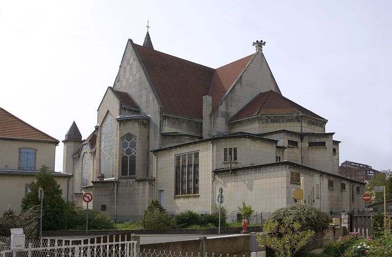 Vue arrière de l'église.