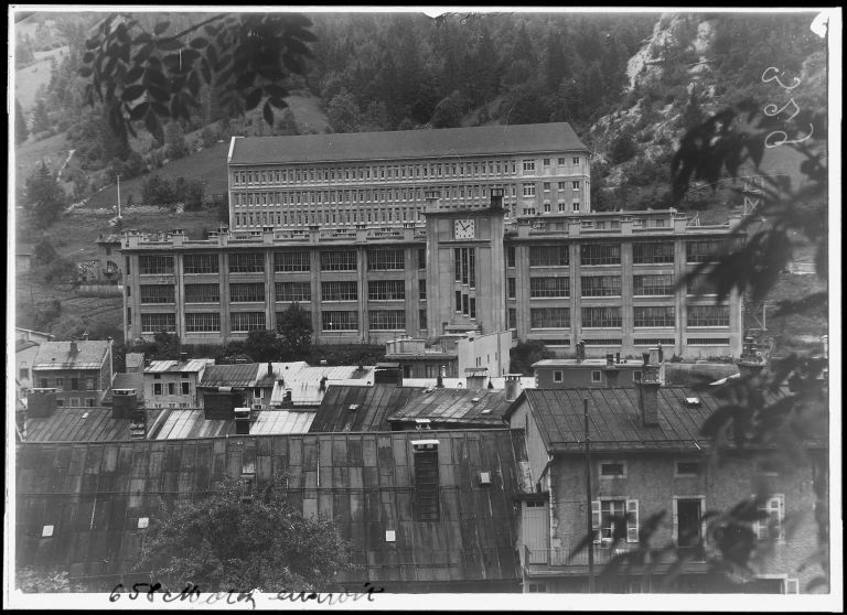 [Vue d'ensemble des bâtiments, depuis le sud-ouest], photographie, par Jules Manias (?), s.d. [début des années 1950, avant 1954].