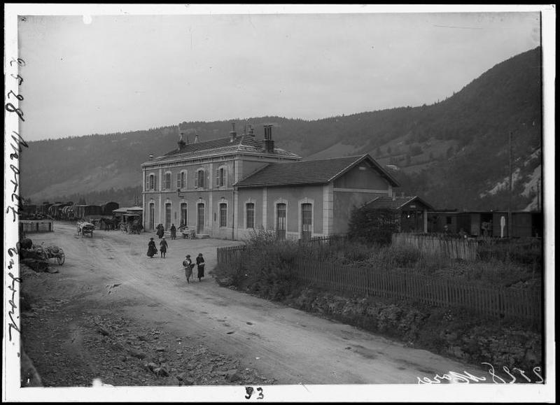 [Le bâtiment des voyageurs côté rue], 1er quart 20e siècle.