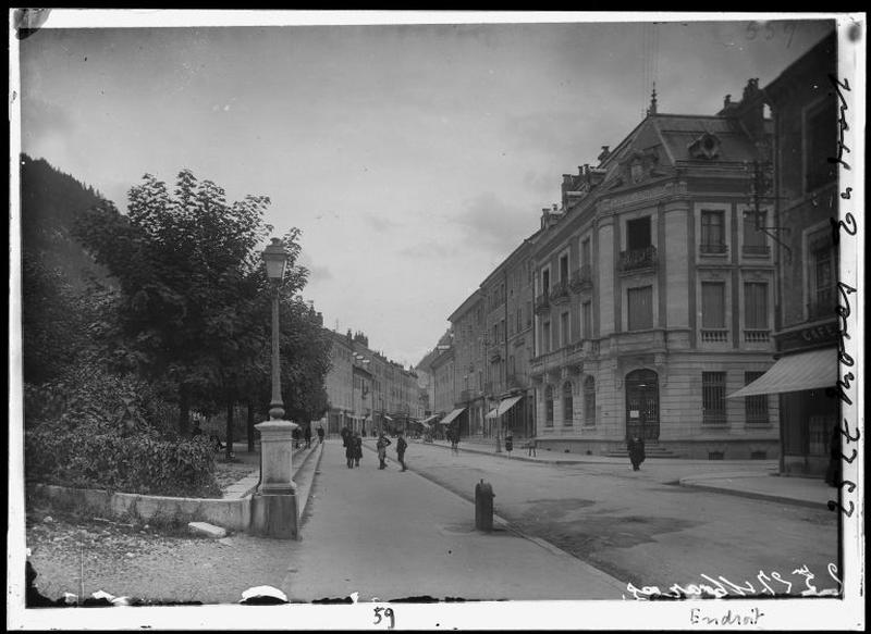 [Vue d'ensemble de la caisse d'épargne et de la rue de la République], 1er quart 20e siècle.