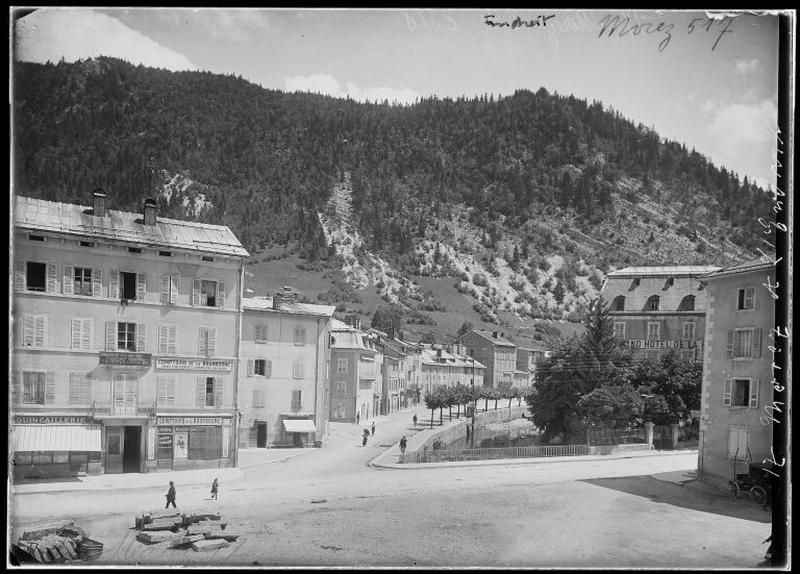 [Le quai Aimé Lamy, depuis la place Henri Lissac], 1er quart 20e siècle.