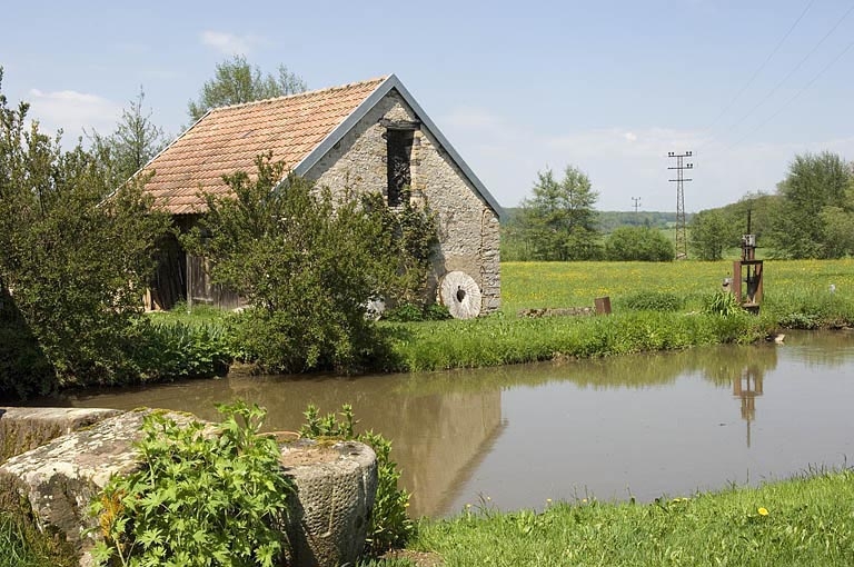 Bief d'amenée et moulin à huile.