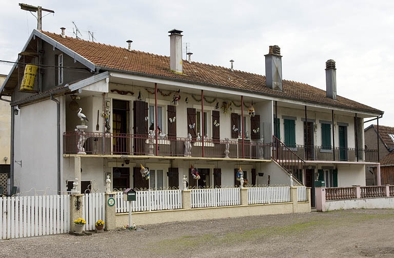 Logement ouvrier à étage (est).