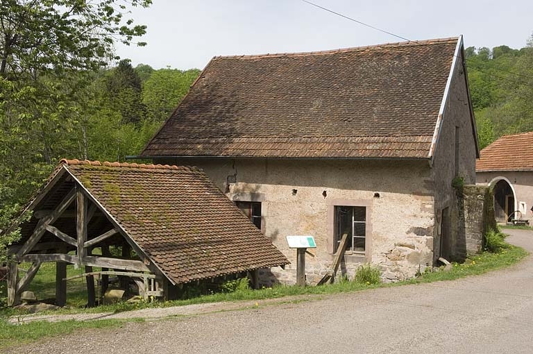 Le moulin à huile et le moulin à farine vus depuis l'est.