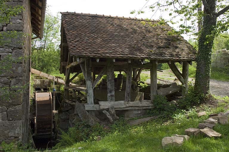 La roue hydraulique et la ribe vues depuis le sud.