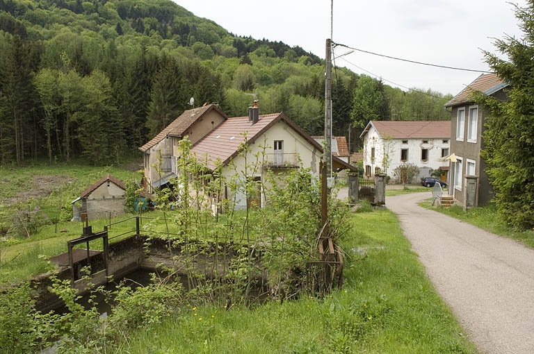 Vue d'ensemble depuis le chemin d'accès.