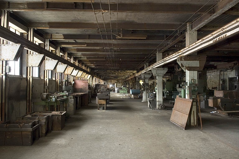 Atelier de fabrication primitif. Vue d'ensemble des ateliers de planage et de taillage (1er étage).