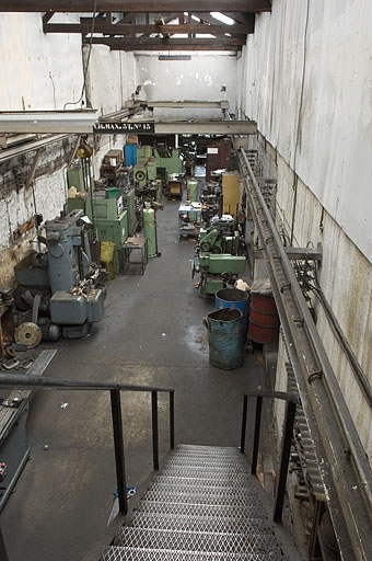 Atelier de fabrication au premier étage de soubassement.