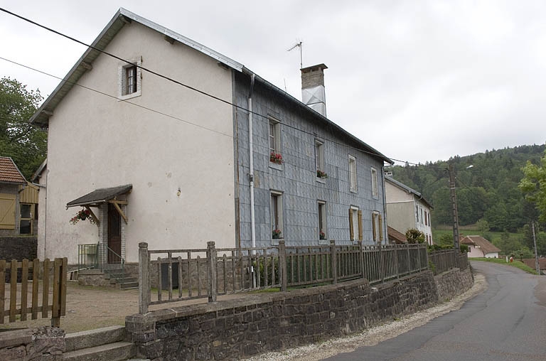 Logements ouvriers collectifs (rue de la Croisette).