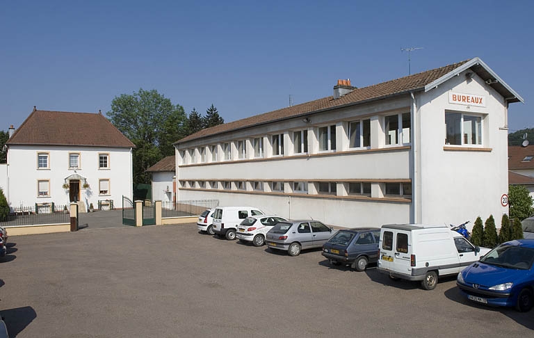 Logement patronal et bureaux.