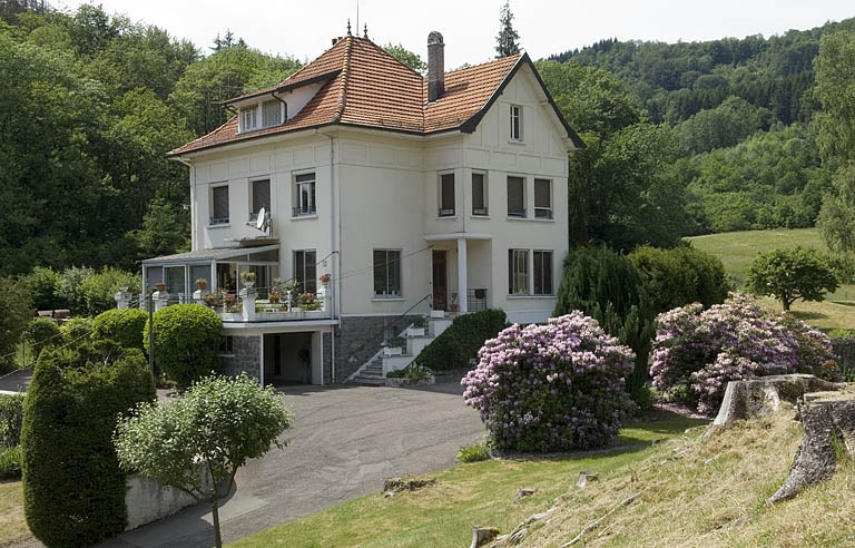 Logement patronal.