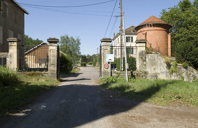 Entrée de l'usine métallurgique.