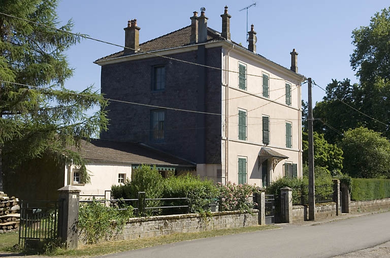 Logement patronal sud. Vue de trois quarts.