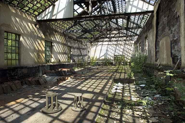 Intérieur de l'ancien atelier de galvanisation et de trempe. Extrémité nord.