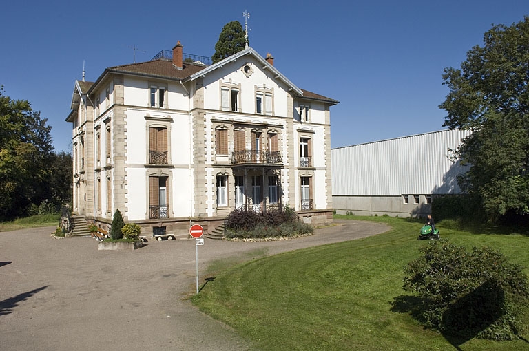 Logement patronal. Vue de trois quarts.