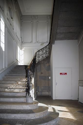 Vue d'ensemble de l'escalier.