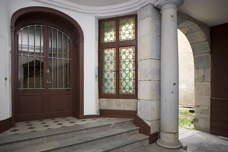 Vue de l'entrée de l'escalier.
