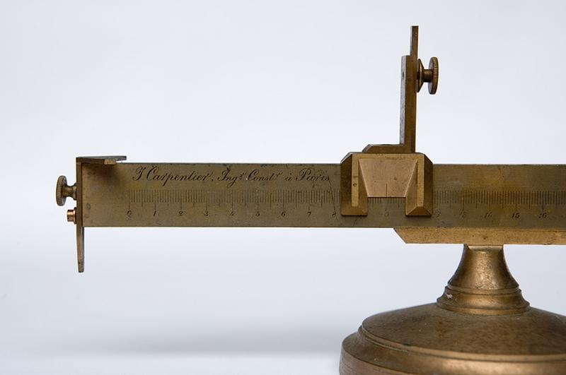 Instrument de mesure des longueurs et de préparation (règle de comparaison Carpentier)