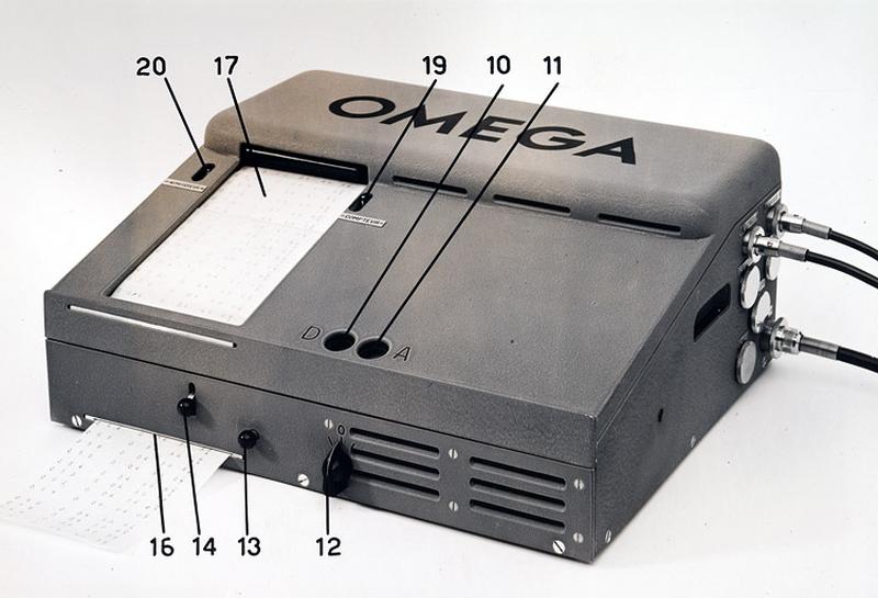 [Chronographe Oméga Time Recorder : vue d'ensemble, de trois quarts droite], 1954.