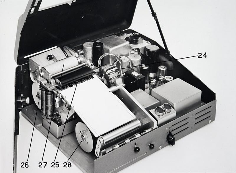 [Chronographe Oméga Time Recorder : mécanisme intérieur, vu de trois quarts gauche], 1954.