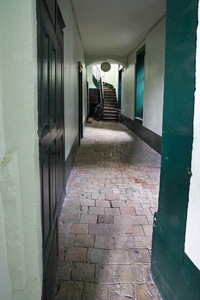 Intérieur : détail de l'escalier secondaire situé dans l'aile gauche.