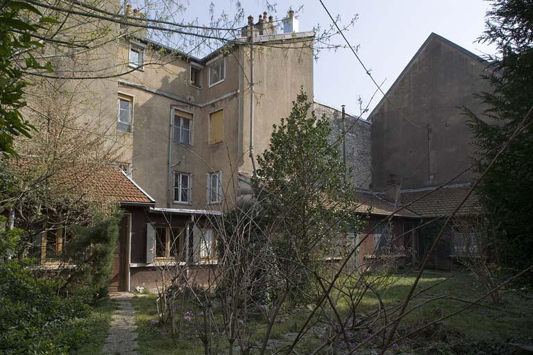 Vue d'ensemble de l'actuel institut de beauté sur la terrasse gallo-romaine.