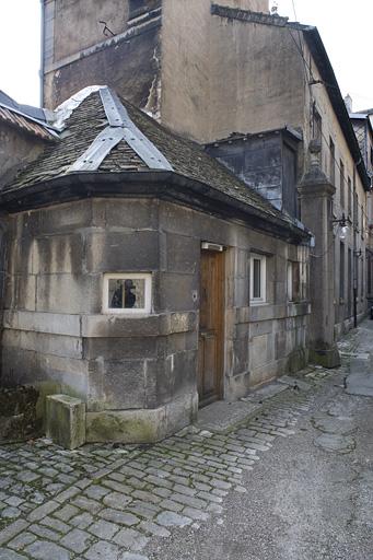 Détail de la fabrique de jardin située dans la deuxième cour.
