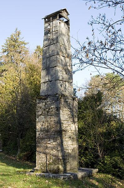 Mire sud de la lunette méridienne : pilier sud (mire).