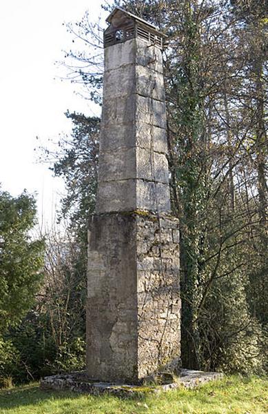 Mire sud de la lunette méridienne : pilier sud (mire).