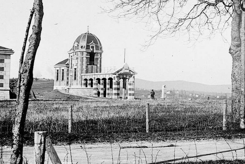 [Le pavillon de l'équatorial coudé, avant l'installation de la lunette], entre 1884 et 1888.