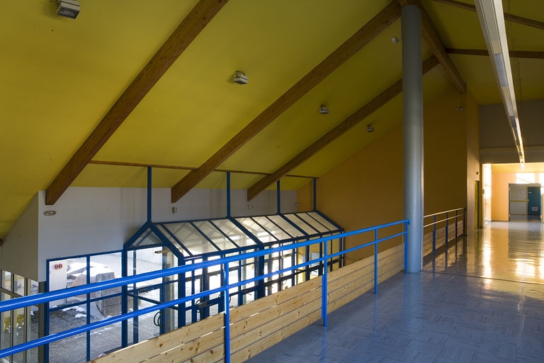 Site récent : galerie à l'étage de l'entrée des élèves (depuis le côté CDI-administration).