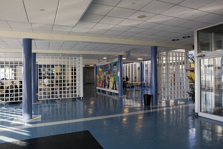 Site récent, bâtiment des salles d'informatique et du pôle bijouterie : cafétéria.