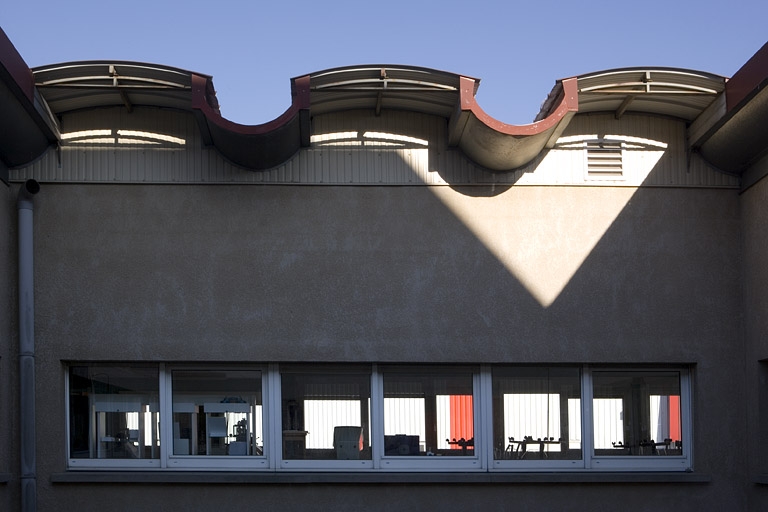Site récent, atelier d'horlogerie : toiture.