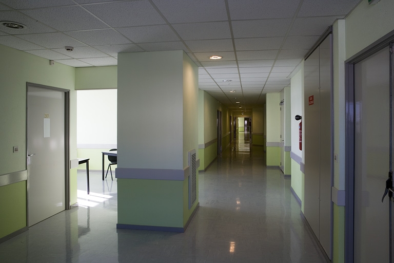 Site ancien, internat : couloir.