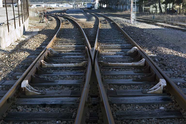 Appareils de voie à l'entrée nord-ouest de la gare (côté Andelot-en-Montagne).