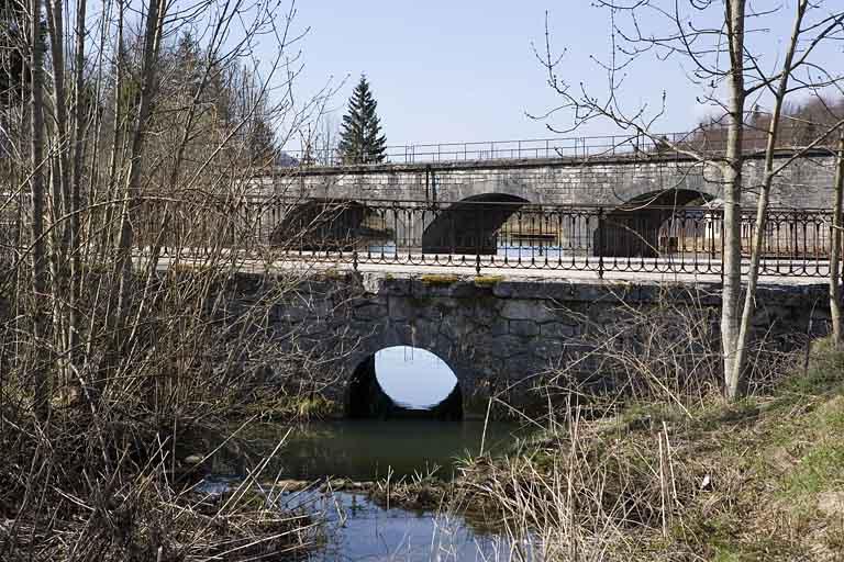 Pont sur le Pontet : vue d'ensemble rapprochée, depuis le nord-est.