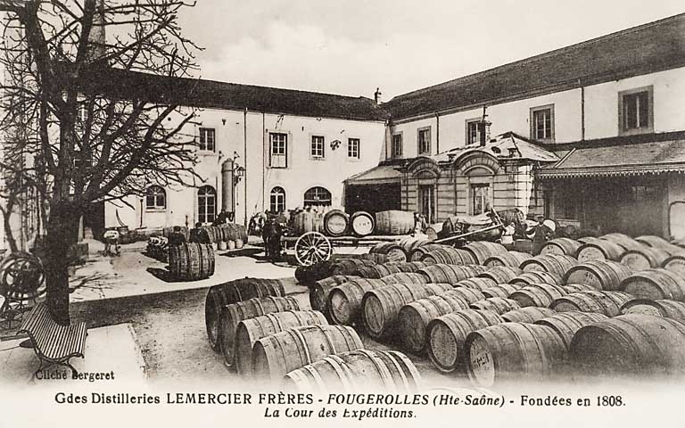 Grandes distilleries Lemercier Frères. Fougerolles [...] La cour des expéditions.
