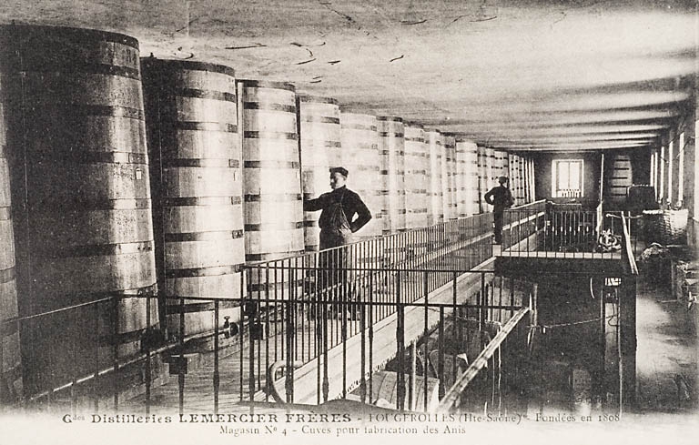 Grandes distilleries Lemercier Frères. Fougerolles [...] Magasin n° 4. Cuves pour fabrication des anis.