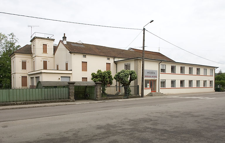 Ancien logement patronal et bureau.