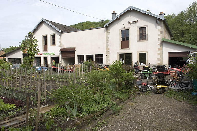 Chai et atelier de fabrication. Vue d'ensemble depuis le sud-est.