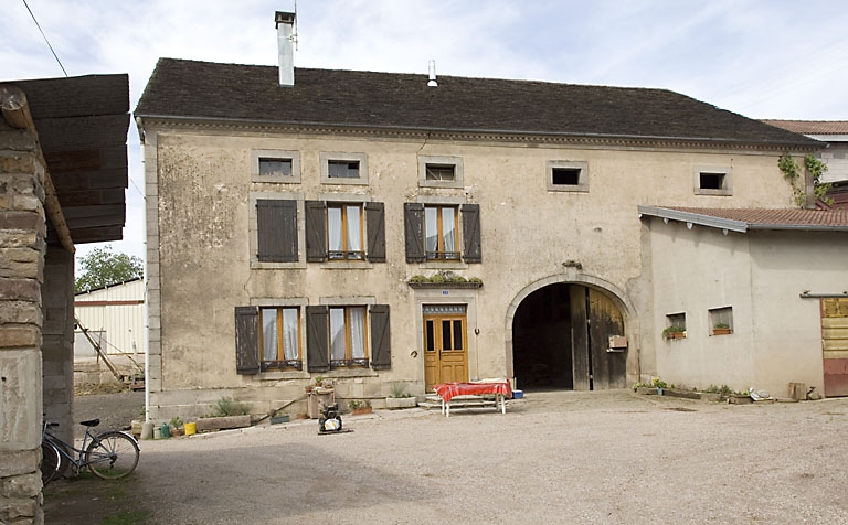 Logement et corps de ferme.