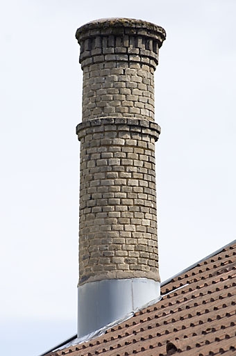 Détail de la souche de la cheminée.