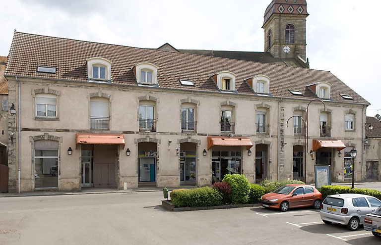 Ancien magasin, tonnellerie et ferblanterie.