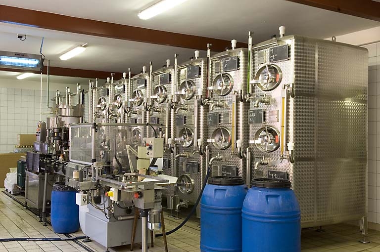 Chai. Batterie de cuves.
