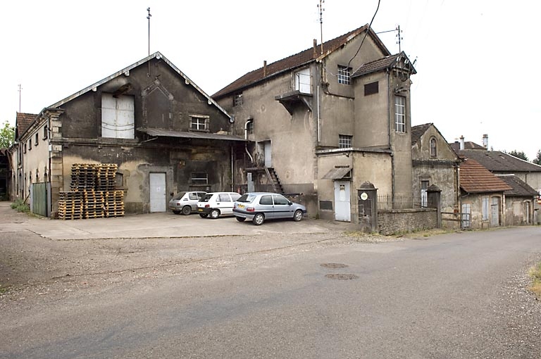 Ancienne écurie et cuverie. Vue depuis l'est.