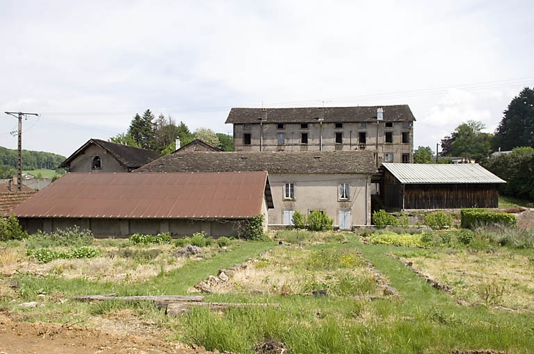 Vinaigrerie, menuiserie et logement ouvrier depuis le sud-ouest.